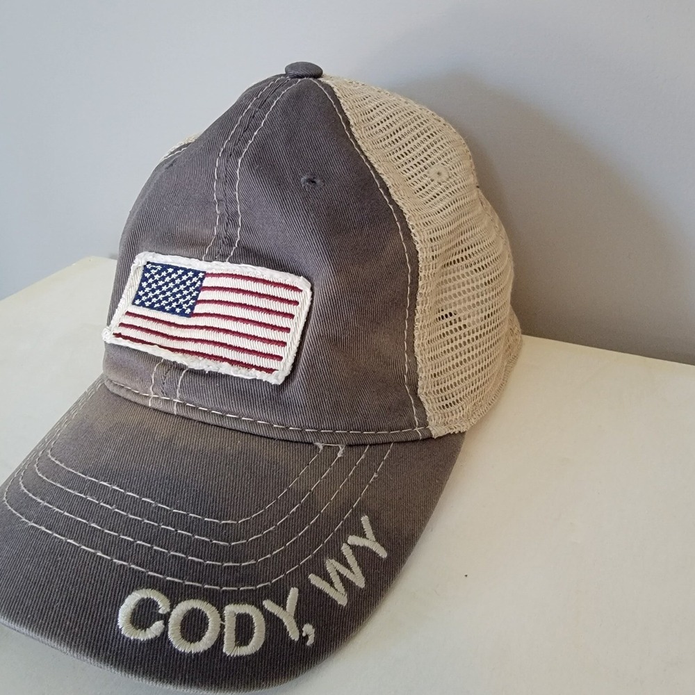Yellowstone Gift Shop Cody WY American Flag Trucker Hat Grey Tan Snapback Cap
